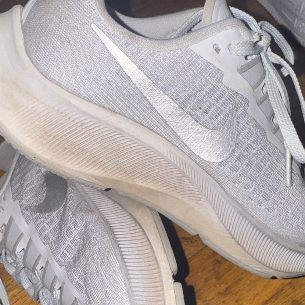 Nike Women's Athletic Shoes - Light Gray - Picture 4 of 5